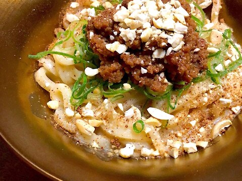 作り置きの肉味噌と冷凍うどんde即席汁なし坦々麺